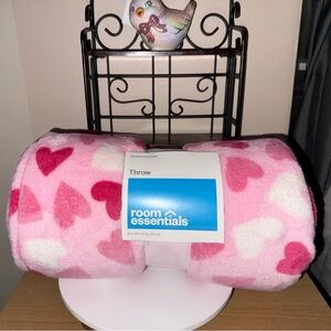 Target Room Essentials Pink Valentine’s Day Heart Throw / Blanket